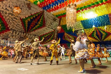 Raízes do São João Brasileiro: História e Tradição.
